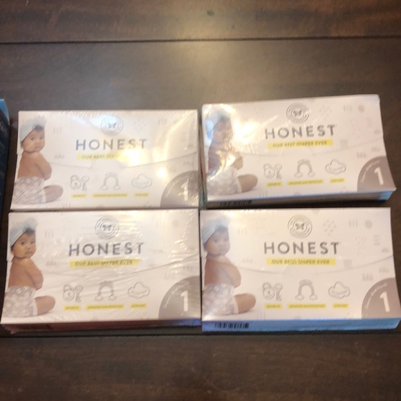 Bundle of 5 Dr Browns bottles and 4 diaper/wipes - Picture 3 of 6